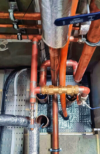 https://plumbereastvictoriapark.com.au/uploads/2025/06/commercial-plumbing-390382.jpg