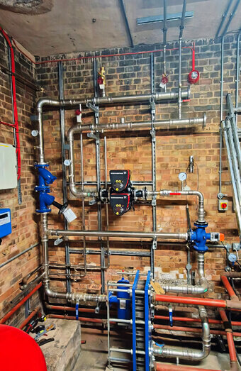 https://plumbereastvictoriapark.com.au/uploads/2025/06/commercial-plumbing-923198.jpg