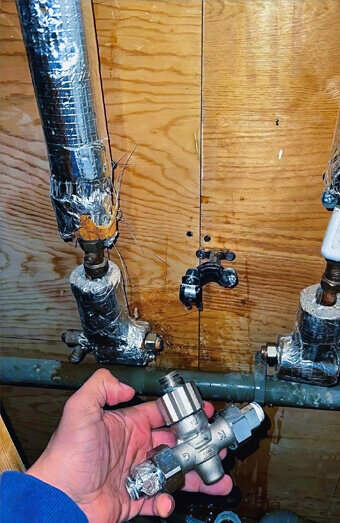 https://plumbereastvictoriapark.com.au/uploads/2025/06/emergency-plumbing-358284.jpg